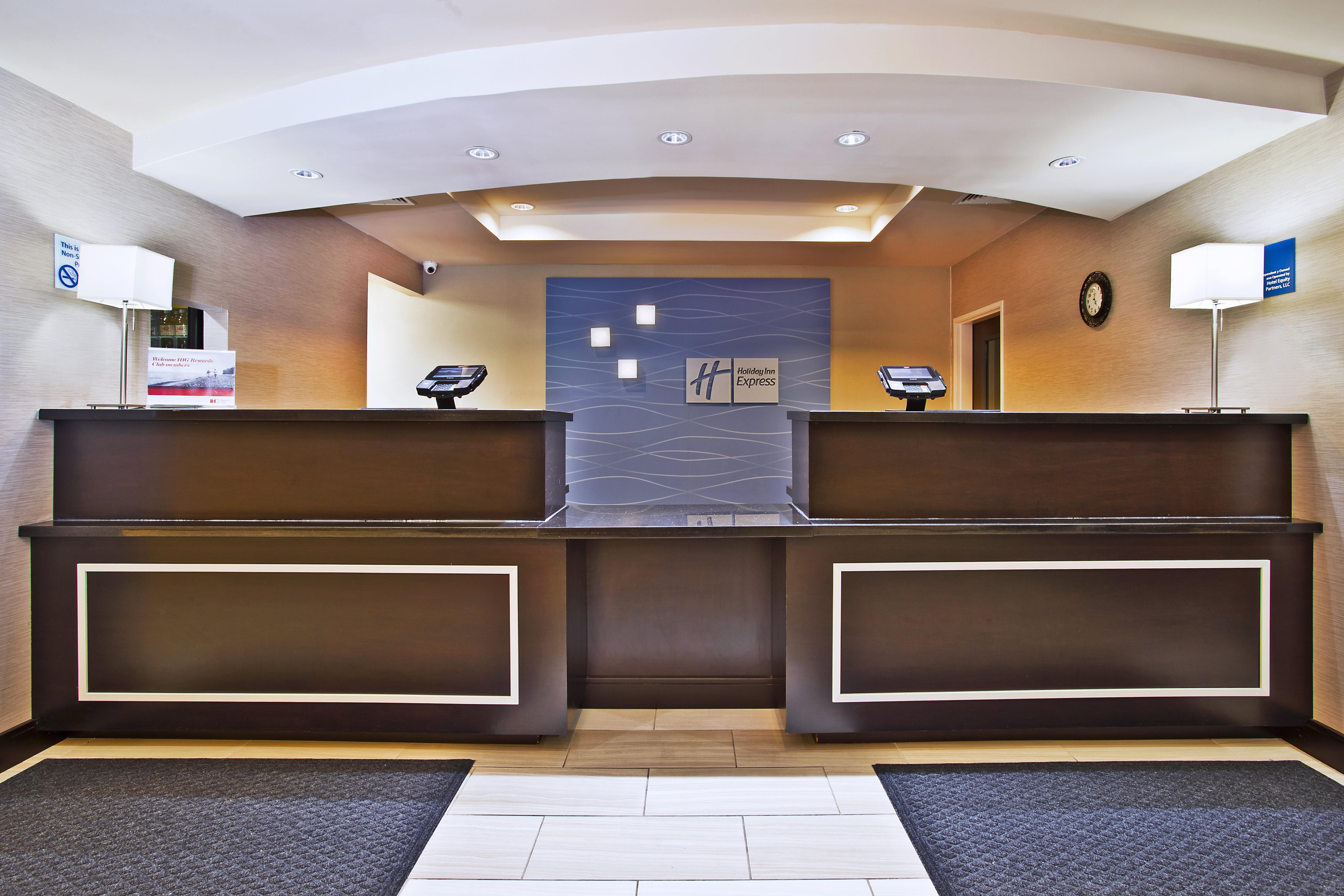 Holiday Inn Express & Suites Springfield By Ihg Exterior foto