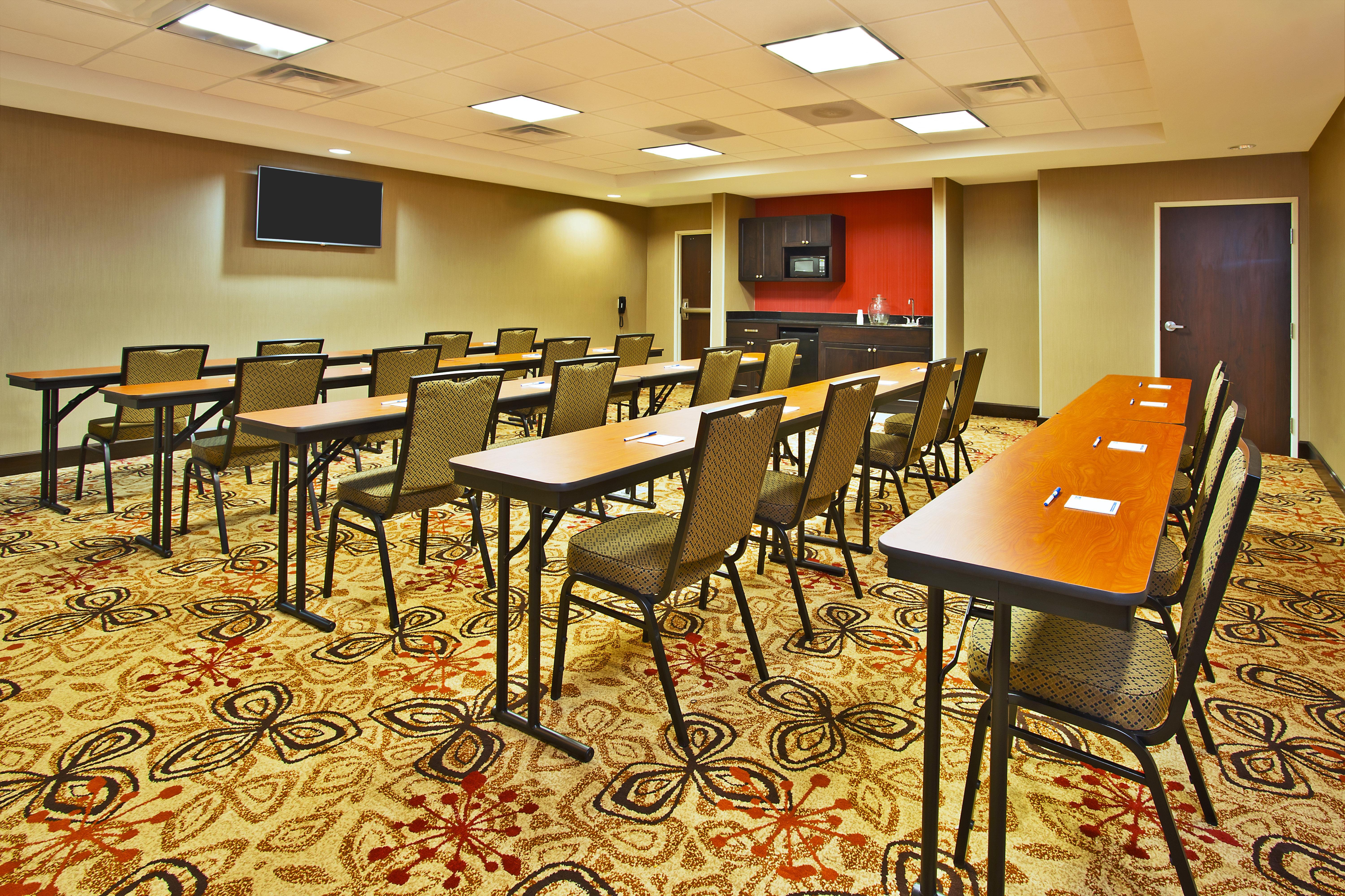 Holiday Inn Express & Suites Springfield By Ihg Exterior foto