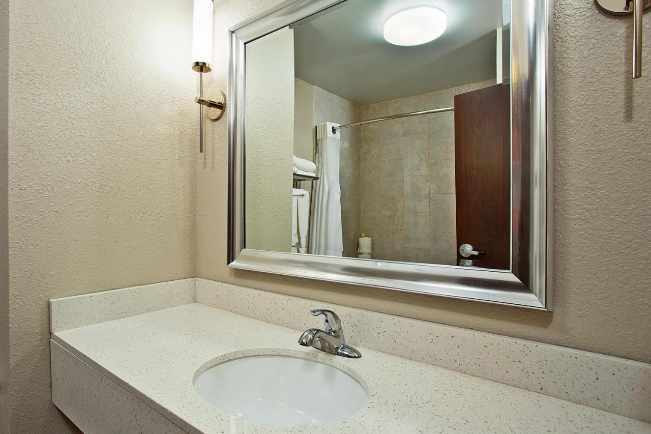 Holiday Inn Express & Suites Springfield By Ihg Exterior foto
